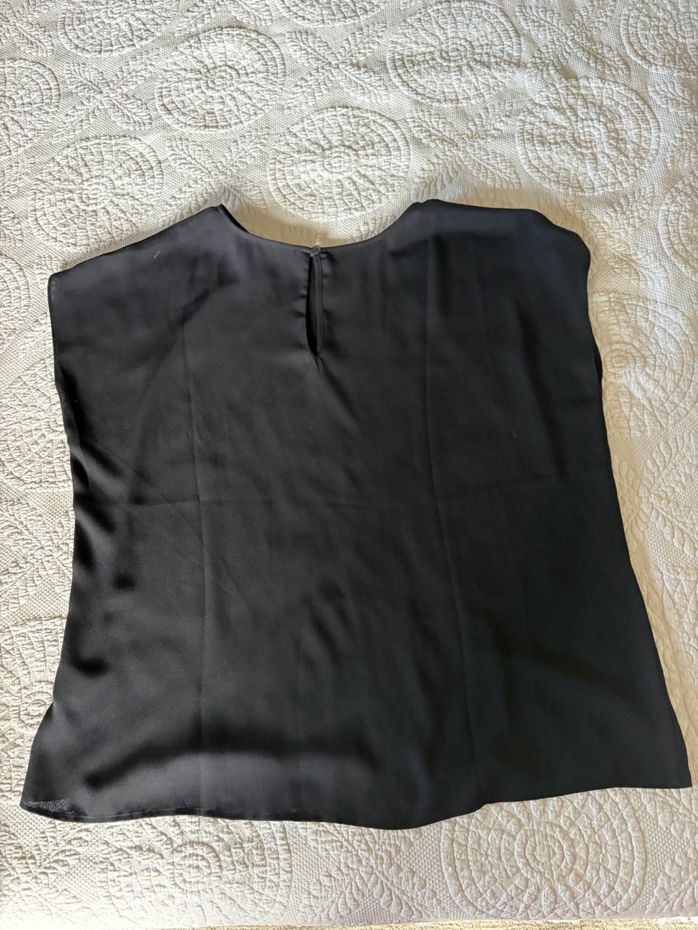 Halogen Women's Black Sleeveless Shell Top - Classic Minimalist